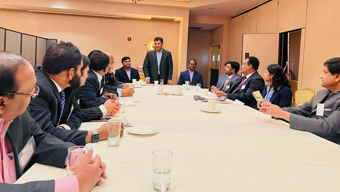 ఐటి సర్వ్ అలయన్స్ ప్రతినిధులతో టిఆర్‌ఎస్ ఎన్‌ఆర్‌ఐ కో ఆర్డినేటర్ మహేశ్ బిగాల సమావేశం