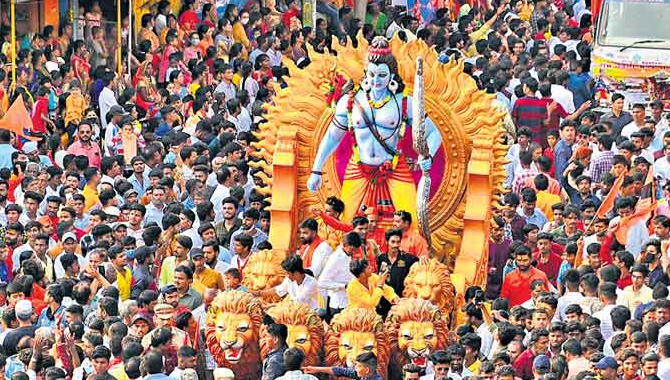 హైదరాబాద్ లో ఘనంగా శ్రీరామనవమి శోభాయాత్ర