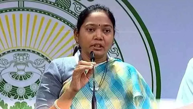 ఎమ్మెల్యే పదవికి రాజీనామా : మేకతోటి సుచరిత