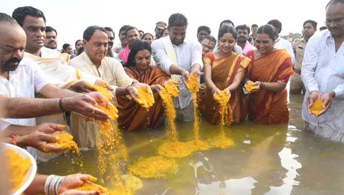 వైభవంగా ప్రాణహిత పుష్కరాలు ప్రారంభం