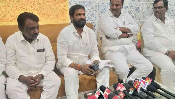 పాదయాత్ర అంటే  ప్రజల కోసం చేయాలి… కానీ