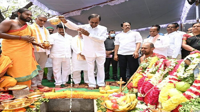 మల్టీ సూపర్‌ స్పెషాలిటీ  ఆస్పత్రులకు.. సీఎం కేసీఆర్‌ భూమిపూజ