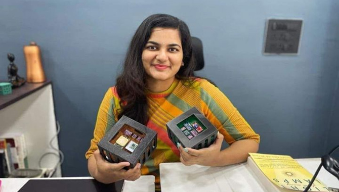 400 గ్రాముల పరిమాణంలో ఉపగ్రహం!! తెనాలి యువతి సాయి దివ్య ఘనత!!