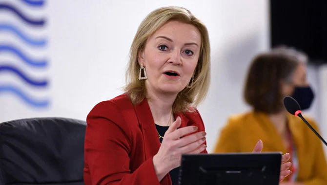 యూకే విదేశాంగ సెక్రటరీ సంచలన వ్యాఖ్యలు