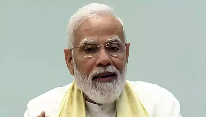 సూరత్ బిజినెస్ సమ్మిట్ లో మోదీ.. పెట్టుబడిదారులకు ఆఫర్