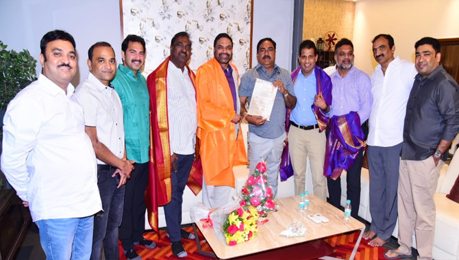 మంత్రి ఎర్రబెల్లి దయాకర్‌ రావుతో ఆటా నాయకులు… కాన్ఫరెన్స్ కు రావాల్సిందిగా ఆహ్వానం