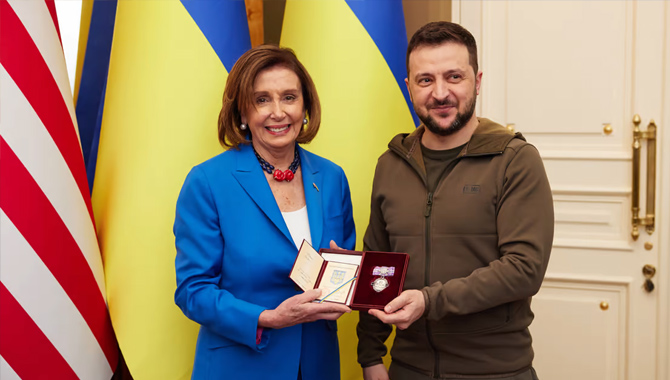 ఉక్రెయిన్ లో  నాన్సీ పెలోసీ రహస్య పర్యటన