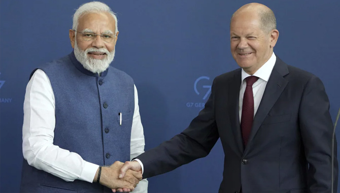 జర్మనీ ఛాన్సలర్ తో ప్రధాని మోదీ చర్చలు