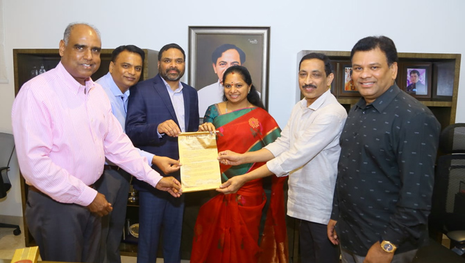 ఎమ్మెల్సీ కవితను ఆటా సభలకు ఆహ్వానించిన సభ్యులు