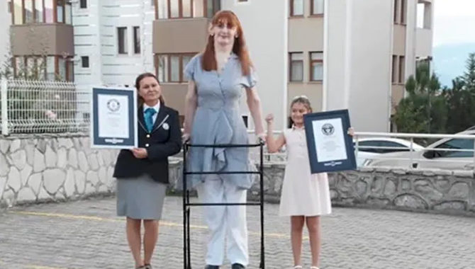 ప్రపంచంలోనే అతి పొడగరి.. ఐదు రికార్డులు