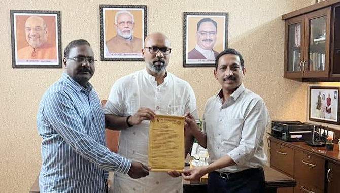 ఎంపీ ధర్మపురి అరవింద్ ను ఆటా సభలకు ఆహ్వానించిన సభ్యులు