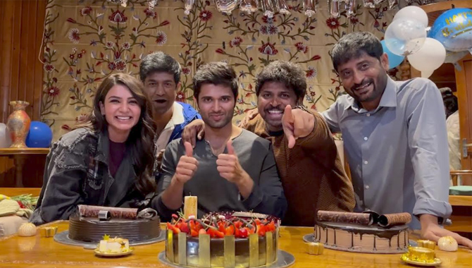 వీడీ 11 సెట్ లో హీరో విజయ్ దేవరకొండ పుట్టినరోజు వేడుకలు, మే 16న విడుదల కానున్న ఫస్ట్ లుక్