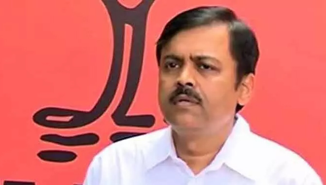 టీడీపీ కోసం అమరావతిని బలిపెట్టొదు : జీవీఎల్ టీడీపీ కోసం అమరావతిని బలిపెట్టొదు : జీవీఎల్