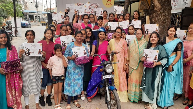 మోపెడ్‌  నడిపారు… పద్మావతిని కలిసే అవకాశమూ గెలిచారు