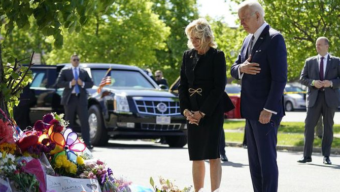 శ్వేత జాతి ఆధిపత్య విషయం శాపంలా వెంటాడుతోంది