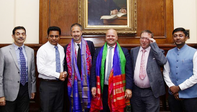 లండన్ పారిశ్రామికవేత్తలతో మంత్రి కేటీఆర్ భేటీ