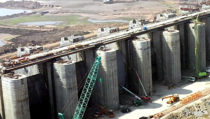 పోలవరం ప్రాజెక్టు స్పిల్ వే పనులు పూర్తి