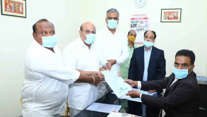 రాజ్యసభకు టీఆర్ఎస్ అభ్యర్థులు.. నామినేషన్ రాజ్యసభకు టీఆర్ఎస్ అభ్యర్థులు.. నామినేషన్