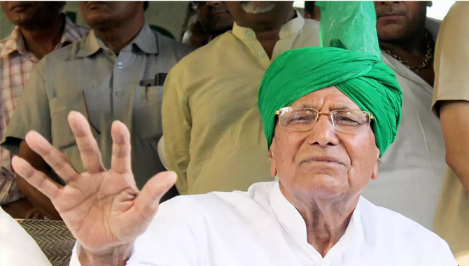 మాజీ ముఖ్యమంత్రికి షాక్.. నాలుగేళ్ల జైలుశిక్ష