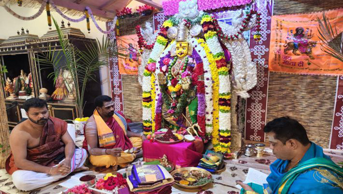 మిల్ పిటాస్ లో ఘనంగా దుర్గమ్మ వారి కుంకుమ పూజలు