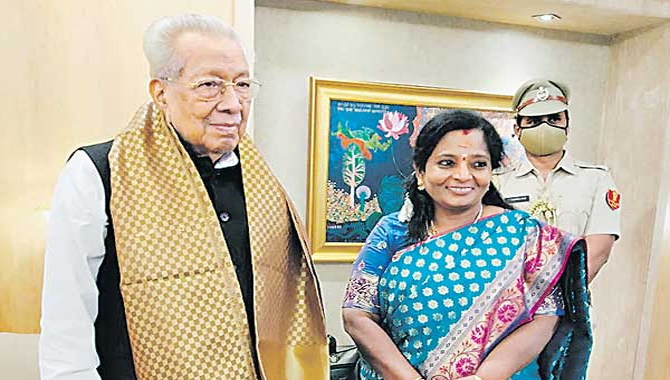 తెలుగు రాష్ట్రాల గవర్నర్ లు  భేటీ