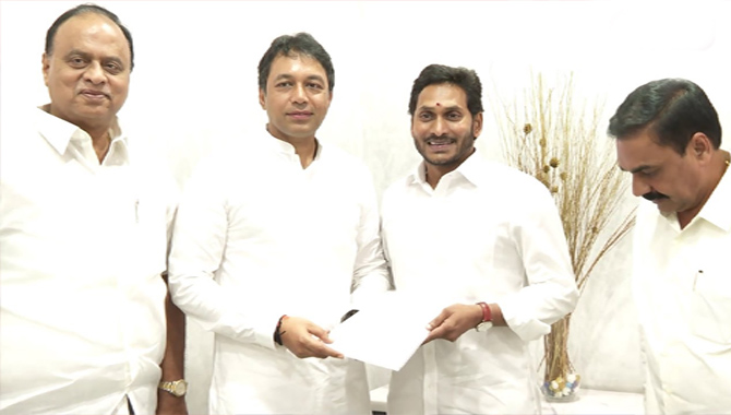 ఆత్మకూరు ఉప ఎన్నిక నామినేషన్ దాఖలు చేసిన విక్రమ్ రెడ్డి