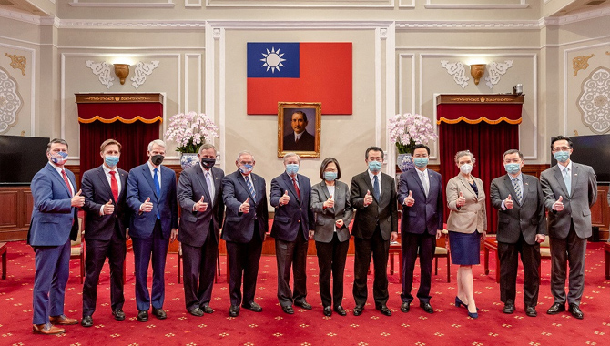 అమెరికాను హెచ్చరించిన చైనా…  తైవాన్‌తో