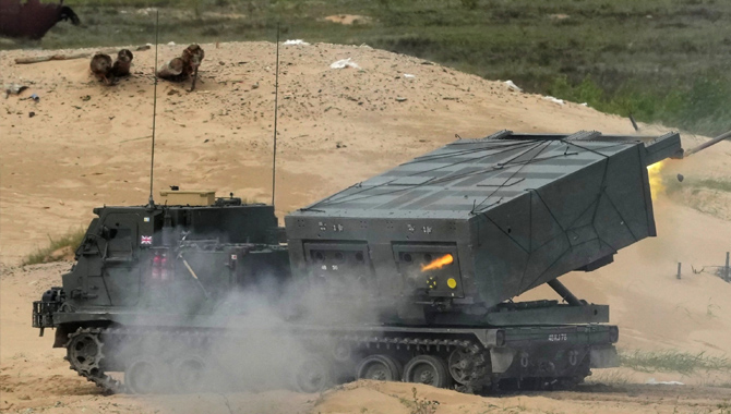 రష్యా దాడులను తిప్పికొట్టడానికి.. అత్యాధునిక రాకెట్లిస్తాం