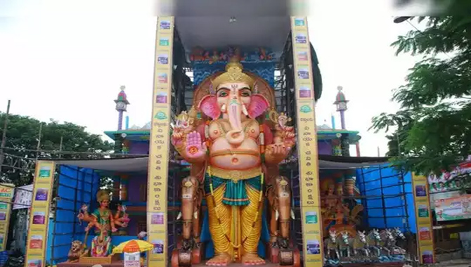 ఖైరతాబాద్ గణపతికి కర్రపూజ