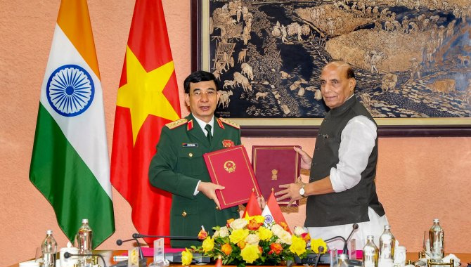 చరిత్రలోనే అతి కీలకమైన ఒప్పందం : రాజ్‌నాథ్‌ సింగ్‌