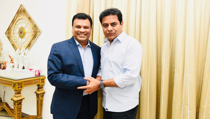 మహేష్ బీగాలని అభినందించిన వర్కింగ్ ప్రెసిడెంట్ కేటీర్!