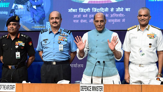 రక్షణ మంత్రి కీలక ప్రకటన .. దీనిపై ఆందోళన అవసరం లేదు