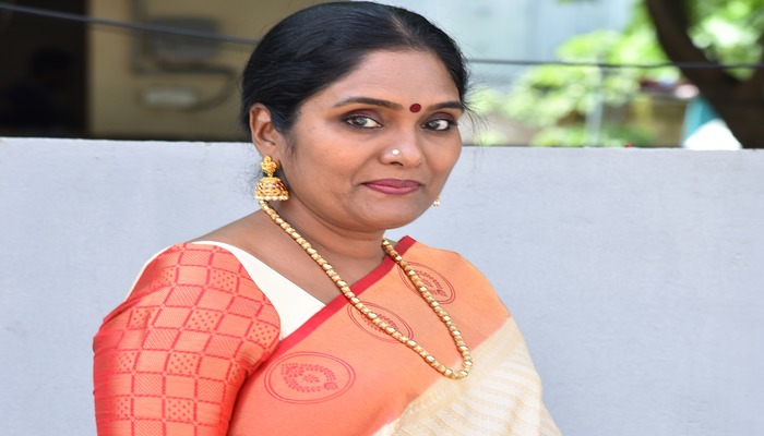 “చోర్ బజార్” ఒక ఎంటర్ టైనింగ్, కమర్షియల్, కలర్ ఫుల్ ఫిల్మ్ – సీనియర్ నటి అర్చన “చోర్ బజార్” ఒక ఎంటర్ టైనింగ్, కమర్షియల్, కలర్ ఫుల్ ఫిల్మ్ – సీనియర్ నటి అర్చన