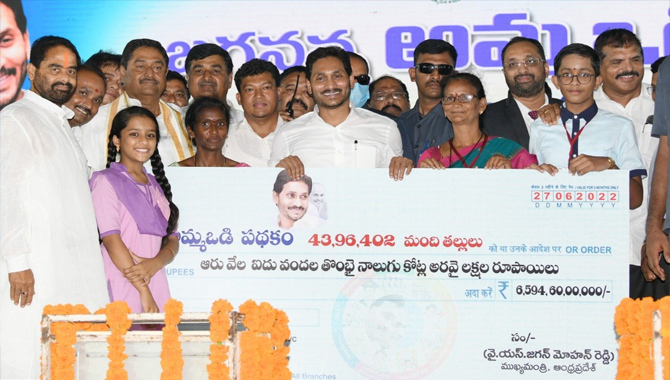 విద్యారంగంలో విప్లవాత్మక మార్పులు : వైఎస్ జగన్