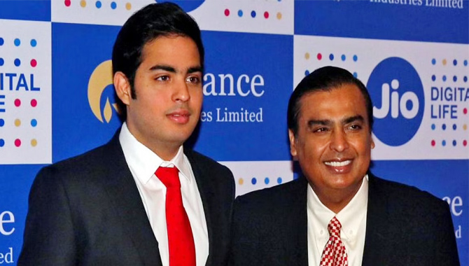 ముఖేశ్ అంబానీ కీలక నిర్ణయం.. జియోకి కొత్త బాస్