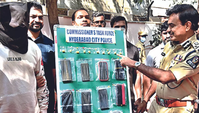 హైదరాబాద్ పోలీసులు కీలక నిర్ణయం…వారిని పట్టుకుని