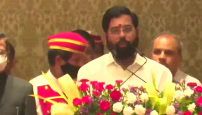 బీజేపీ సంచలన నిర్ణయం.. మహారాష్ట్ర సీఎంగా