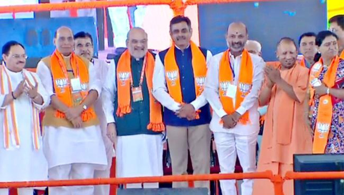 బీజేపీలో చేరిన మాజీ ఎంపీ కొండా విశ్వేశ్వర్ రెడ్డి