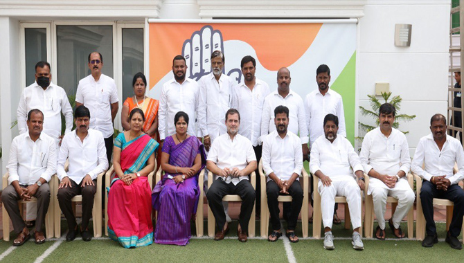 టీఆర్ఎస్ కు షాక్.. కాంగ్రెస్ గూటికి టీఆర్ఎస్ మేయర్