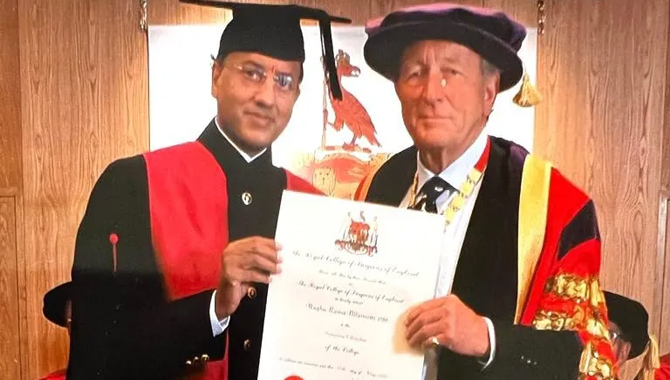 రాయల్ కాలేజ్ ఆఫ్ సర్జన్స్  లో … డాక్టర్ రఘురాంకు