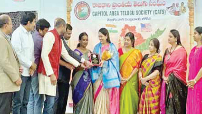 పద్మజారెడ్డిని సత్కరించిన క్యాట్స్