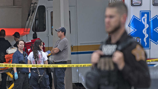 అమెరికాలో మళ్లీ కాల్పుల కలకలం