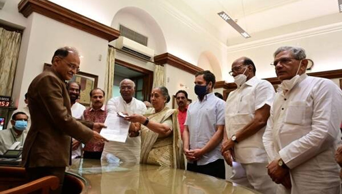 నామినేషన్ దాఖలు చేసిన విపక్షాల ఉపరాష్ట్రపతి అభ్యర్థి