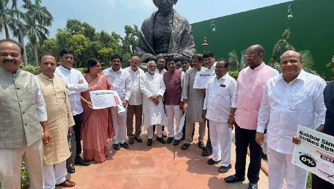పార్లమెంట్ లో టీఆర్ఎస్ ఎంపీల ఆందోళన