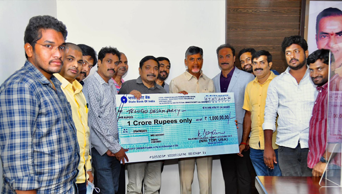 చంద్రబాబును కలిసిన ఎన్నారై టీడిపి నాయకులు…కోటి రూపాయల చెక్కు అందజేత