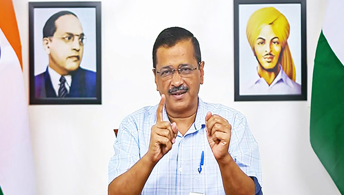 కేజ్రీవాల్ ప్రభుత్వానికి గట్టి ఎదురుదెబ్బ