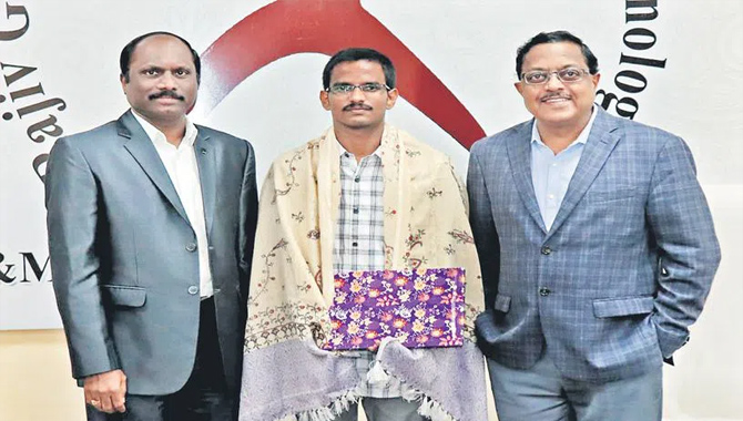 బాసర ట్రిపుల్ ఐటీ విద్యార్థికి అమెజాన్ ఆఫర్.. రూ.65 లక్షలతో బాసర ట్రిపుల్ ఐటీ విద్యార్థికి అమెజాన్ ఆఫర్.. రూ.65 లక్షలతో