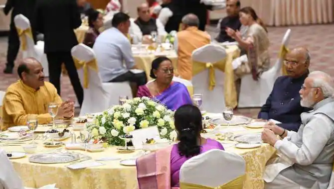 రాష్ట్రపతికి ప్రదాని మోదీ వీడ్కోలు విందు