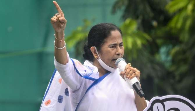 అలాంటి వ్యవహారాల్లోకి తన పేరు లాగొద్దు : మమతా