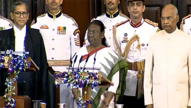 రాష్ట్రపతిగా ద్రౌపదీ ముర్ము ప్రమాణస్వీకారం
